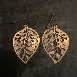 Dangling leaf earrings
